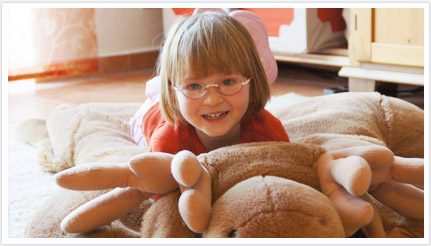 Kind mit Elch